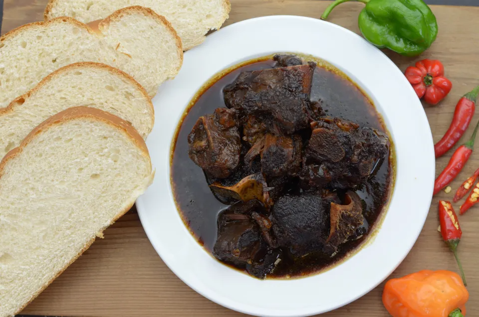 Pepper pot with bread slices